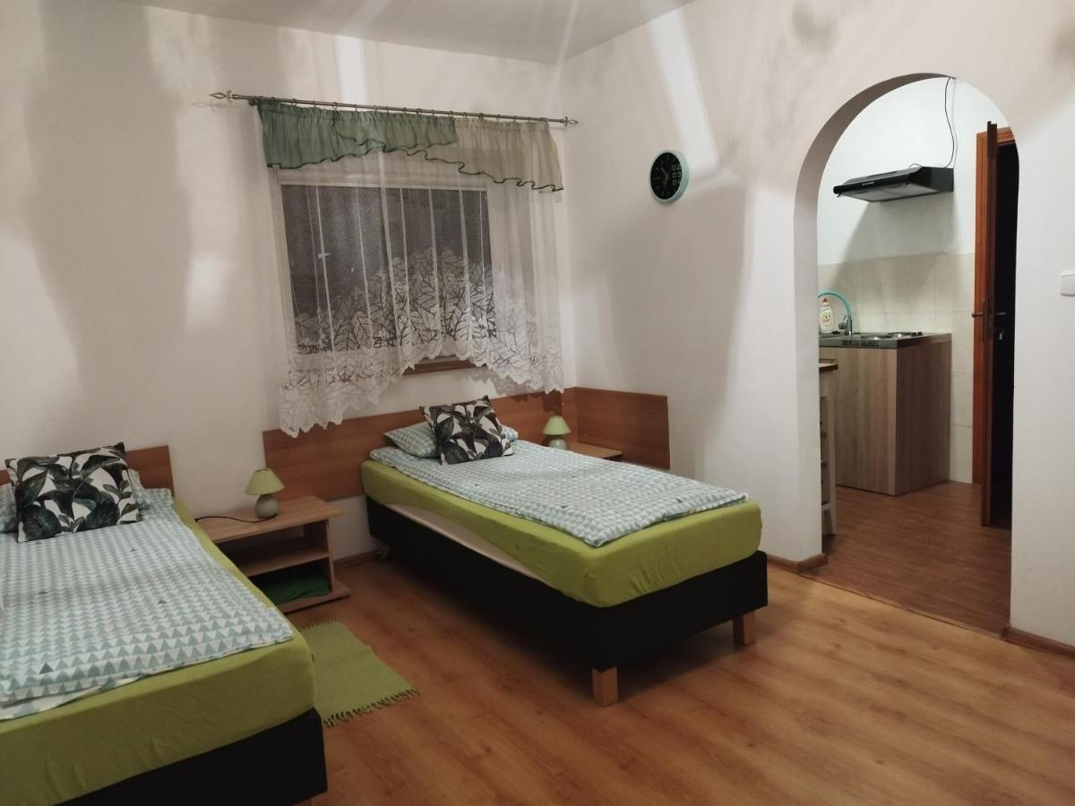 Jaskolka Apartman Lądek-Zdrój Kültér fotó